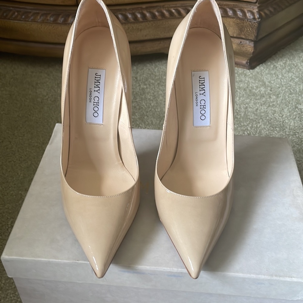 Like New! Only worn once. Excellent shape.Original box.
